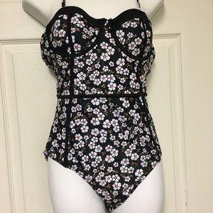 NWT Cupshe one pice swim suit size medium